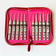 Load image into Gallery viewer, Flower crochet hook set by atelier-K'sk(Keiko Okamoto)