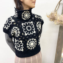 Load image into Gallery viewer, キット販売 プリンセスアニーで編むモチーフベスト Kit : Motif best(Puppy Princess Anny)