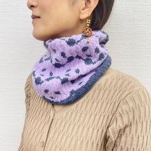 Load image into Gallery viewer, Yarn kit : Panda-full neck warmer by @knitting_papa
