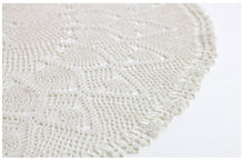 Load image into Gallery viewer, Daruma Crochet Thread #40 100g
