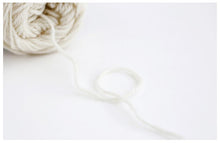 Load image into Gallery viewer, Daruma Cheviot Wool

