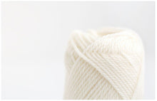 Load image into Gallery viewer, Daruma Dulcian Wool DK
